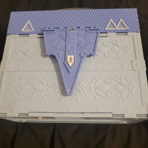 Disney Frozen FunPop Adventures Arendelle Castle Playset With Additional Pieces - Picture 1 of 2